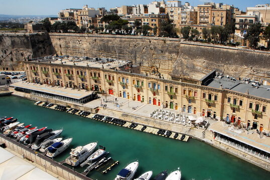 La Valette, b&acirc;timents, remparts et balcons typiques du centre historique de la ville, Malte, Italie