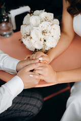 bride holding bouquet