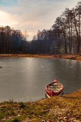 Czerwona łódka © Micha