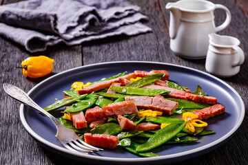 fried sugar snap peas with tuna slices