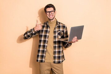 Photo of it specialist marketer use netbook browsing great ads make fine symbol isolated pastel color background