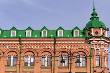 Obraz premium part of Facade of a red building with many windows. House facade of old historical building.