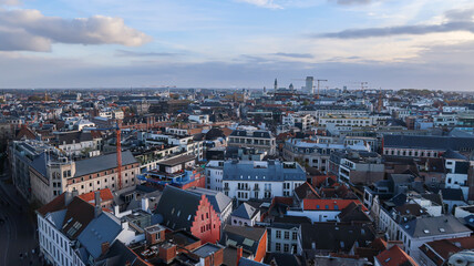 Obraz premium Cityscape of Gent during sunset with clouds