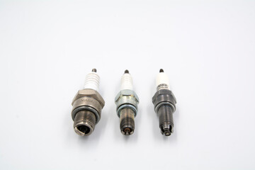 Spark plug types, 1- prong 2-pron and 4-prong spark plug