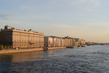 Obraz premium Sunset in St. Petersburg. Beautiful houses along the river. Summer city.