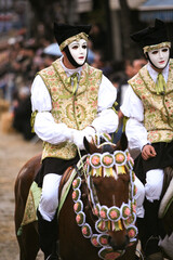 La Sartiglia di Oristano : manifestazione storica con maschere e cavalli