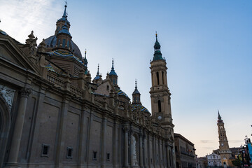 Fototapeta na wymiar ヌエストラ・セニョーラ・デル・ピラール聖堂　サラゴサ　スペイン