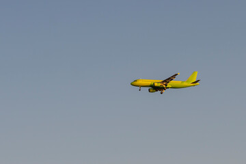 Fototapeta na wymiar Green passenger plane against the background of the evening sky.