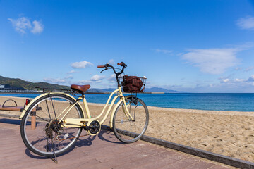 Fototapeta na wymiar Bicycle at the sea coastline