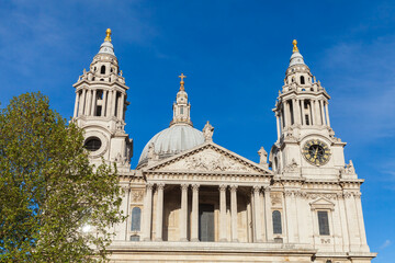 Fototapeta na wymiar St Paul Cathedral facade under blue sky