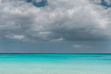 Fototapeta na wymiar beach with blue sky cuba