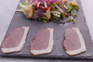 carpaccio de viande et sa salade