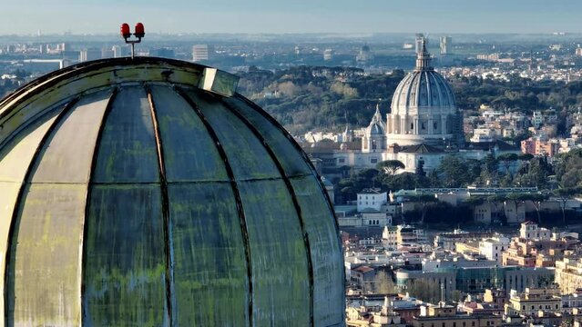 L'osservatorio di Monte Mario a Roma con panorama su San Pietro.
Vista aerea del Osservatorio astronomico di Roma