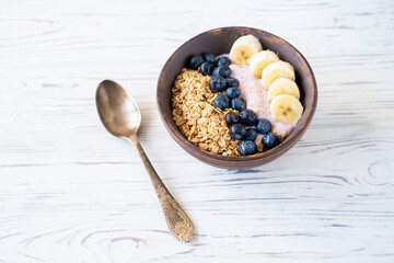 granola, yogurt, blueberries and bananas field breakfast