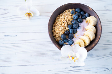 granola, yogurt, blueberries and bananas field breakfast