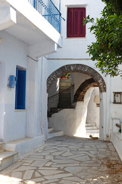The village of Agapi whose name means "Love" is one of the oldest in Tinos, it is a traditional village with stone houses, narrow streets and impressive arcades