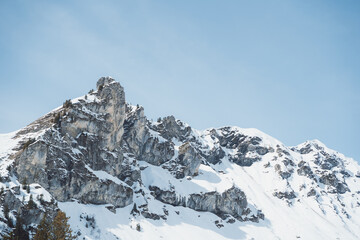 Fototapeta na wymiar Aussicht in die Berge mit viel Schnee und Urlaubsgefühlen