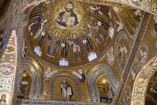 Coupole de la chapelle palatine de Palerme. Sicile