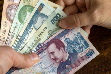Honduran money hand to hand, Highest denominations, Financial concept