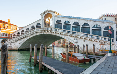 Fototapeta na wymiar Italy, Rialto Bridge in Venice, morning cityscape