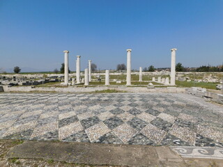 Fototapeta premium Ruins of an ancient mosaic floor and a house, at Pella, Macedonia, Greece