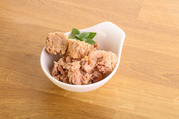 Canned tuna fish with oil