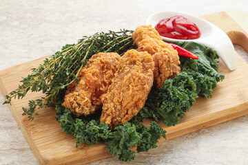 Crispy chicken wings with tomato ketchup