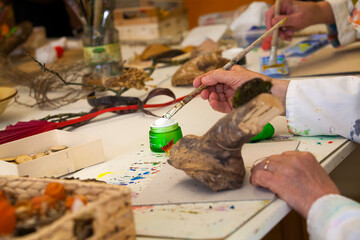 Art therapy workshop for Alzheimer's patients.