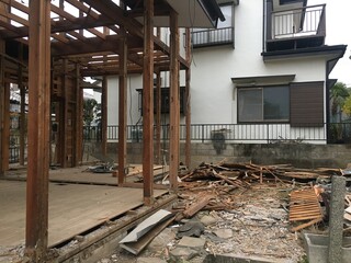 古い木造民家の解体工事