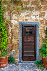 Fototapeta na wymiar A beautifully maintained medieval door