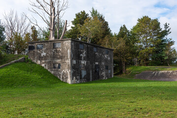 Fototapeta na wymiar Old fortification in the Point Pleasant Park of the city of Halifax (Nova-Scotia, Canada)