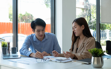 Obraz premium business partnership coworkers discussing a financial planning graph and company during a budget meeting in office room