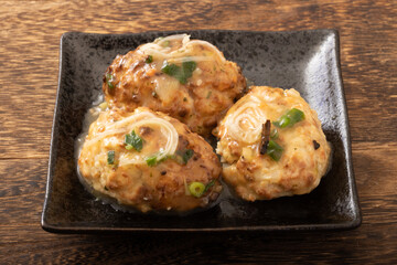 ねぎ塩鶏つくね　(軟骨入り)