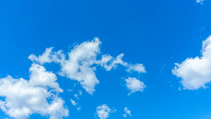 Fototapeta na wymiar Refreshing blue sky and cloud background material_new_08