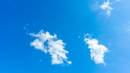 Fototapeta na wymiar Refreshing blue sky and cloud background material_new_03