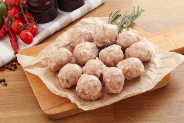 Raw chicken meatballs for cooking