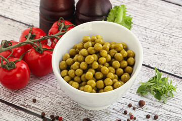 Canned sweet green peas conserve