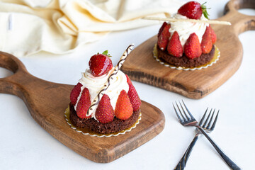Strawberry cake. Cake filled with cream in the middle, surrounded by strawberries, on a white background. Bakery products. close up