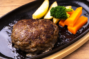 ステーキ皿のハンバーグ
