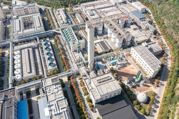 Fototapeta premium chemical plant in city