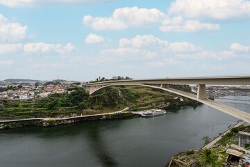 Fototapeta na wymiar Infante Dom Henrique Bridge in Porto, Portugal