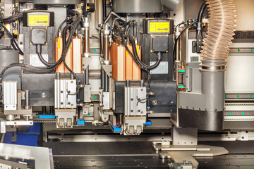 Clamping electronic mechanisms and cutting motors in an automatic woodworking machine.