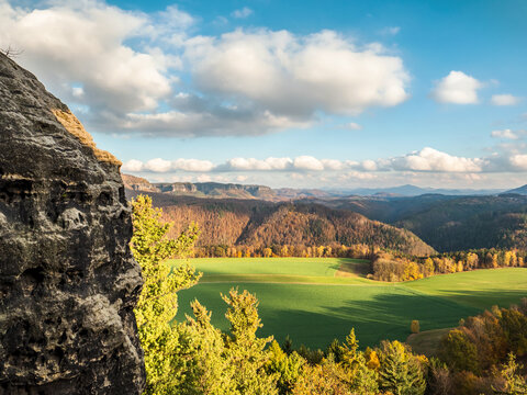 Zirkelstein in der S&auml;chsischen Schweiz - Aussicht Richtung Prebischtor und Kamnitztal
