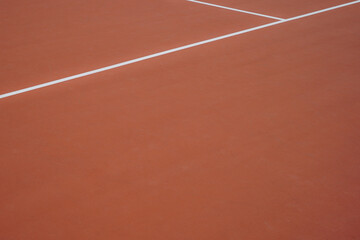Ligne blanche sur un court de tennis