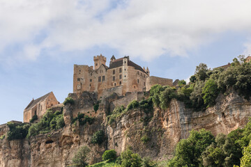Castle Chateau de Beynac and its defenses built on sheer cliff plateau to discourage neighbors. Commune Beynac-et-Cazenac, Dordogne dуpartement, France