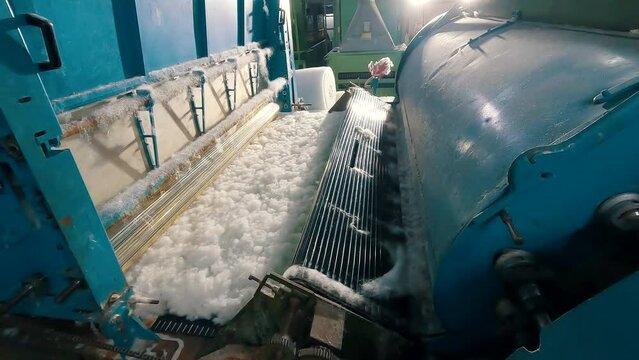 Holofiber production. Holofiber. Production of non-woven materials. Holofiber at a nonwovens factory.
