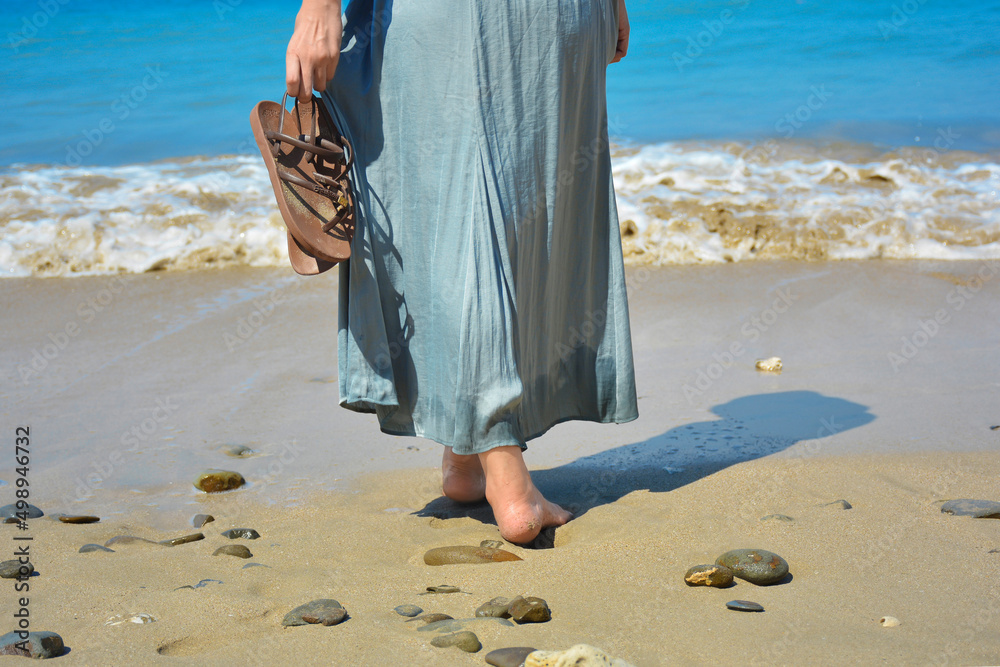 Poster Myanmar girl stands at the beautiful beach