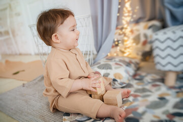 Fototapeta premium child playing on the floor