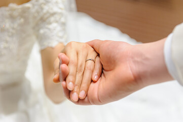 結婚指輪　新郎新婦の手元