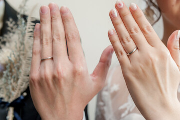 結婚指輪　新郎新婦の手元